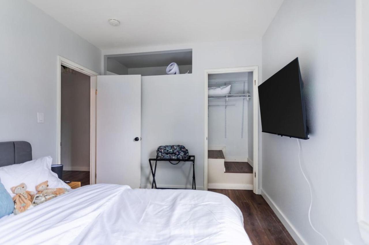 Cozy Unit with Porch near Arboretum and Transit - Ferienwohnung Seattle