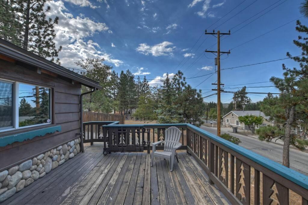 Village Hideaway walking to the village - B&B Big Bear Lake