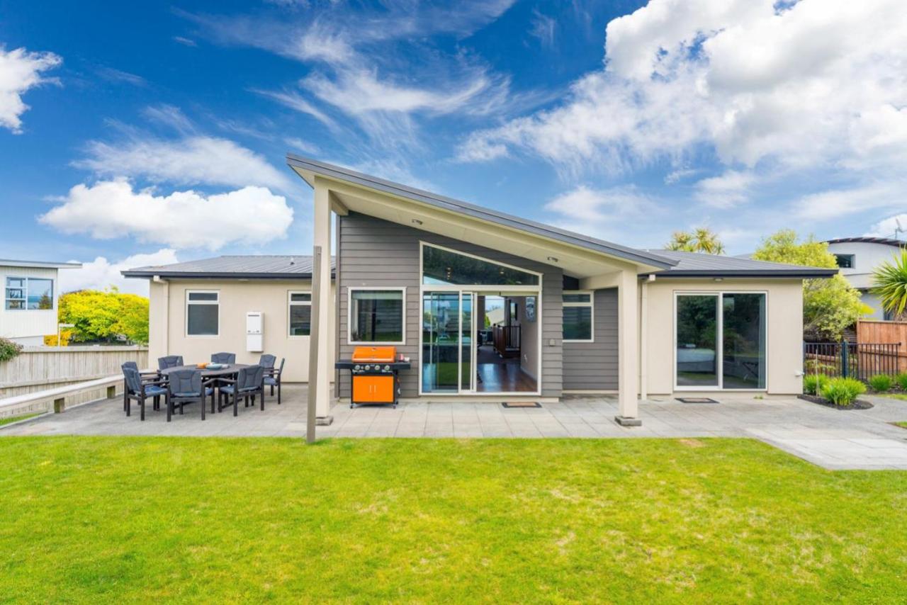 Holiday Home Lake Taupo - B&B
