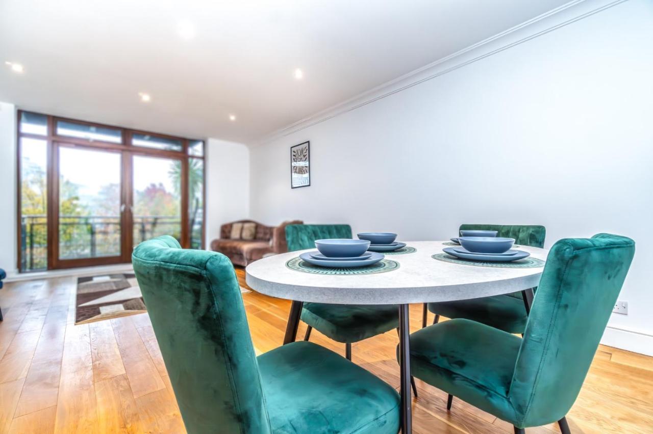 Lovely 2 Bedroom by the Docks - B&B London