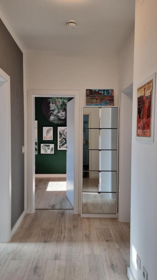 3 Raum Businessapartment in der Kulturhauptstadt 2025 #Kaffeevollautomat #65 Zoll TV mit Surround Soundanlage - Chambres d’hôtes Chemnitz