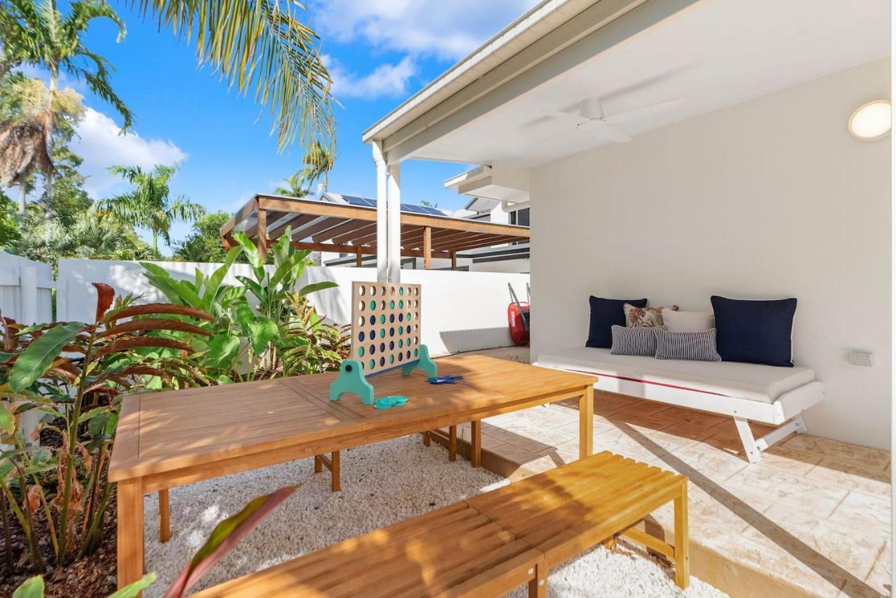 Cedar Villa - Poolside Stunner by the Beach - Ferienwohnung
