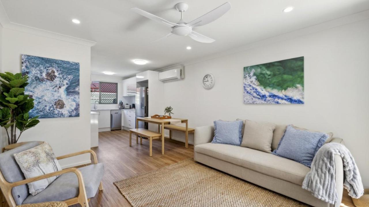 Sunset Palms & Studio - Stylish abode, near beach - Ferienwohnung Coffs Harbour