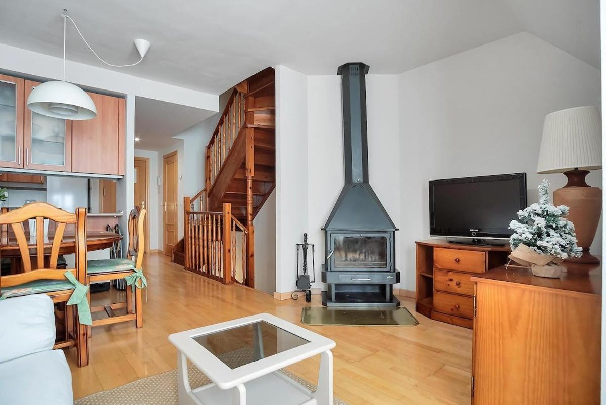 Argualas - Triplex con piscina - By CARDI Suites - Chambres d’hôtes Panticosa