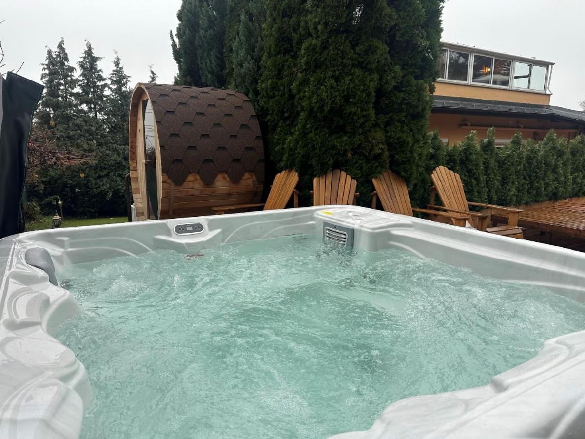 Villa Boyana City & Relax with Hot Jacuzzi and Sauna by BookVillaBG - Chambres d'hôtes Sofia