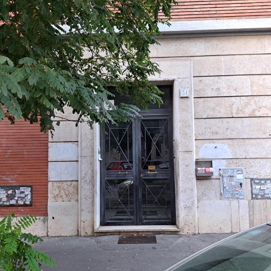 Giovanni Home Porta Metronia - B&B Roma