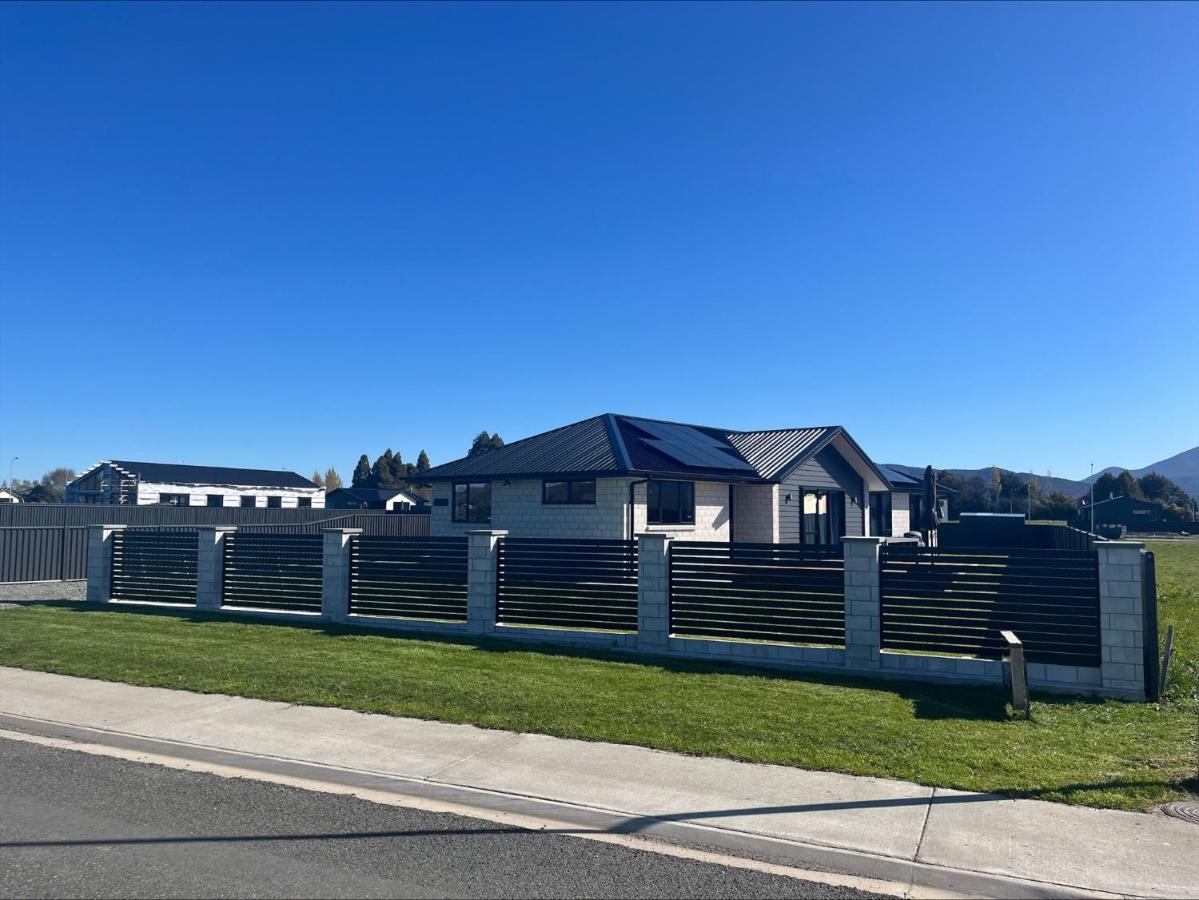 Oraka Scenery - Te Anau Holiday Home - B&B
