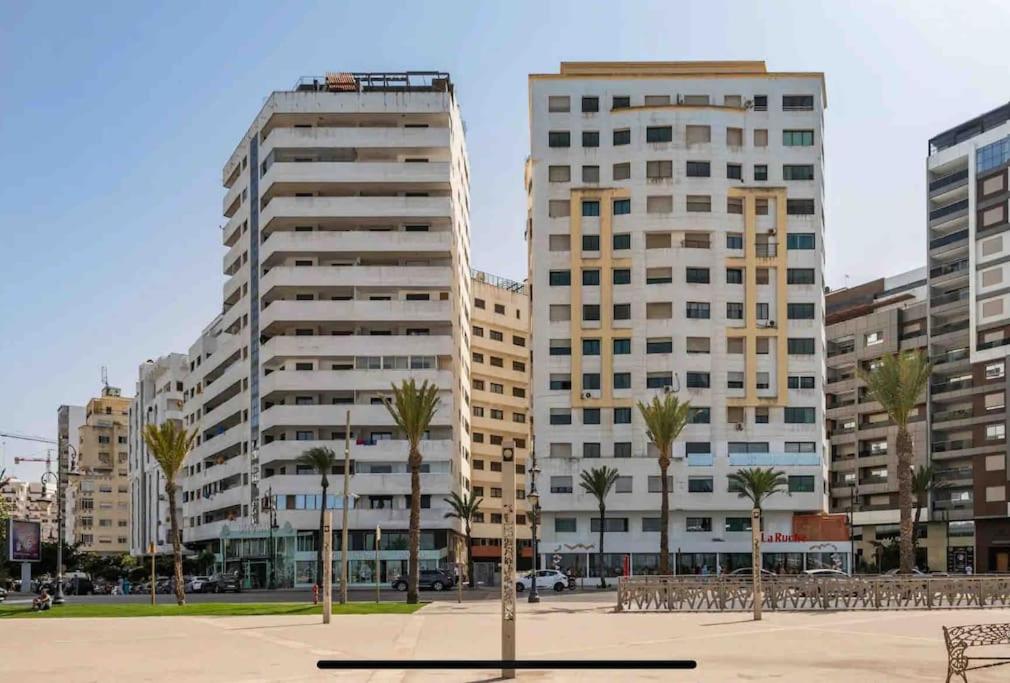 Unique Waterfront 2 Bedroom & Terrace - Downtown Marina - B&B Tangeri