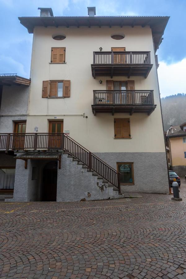 DolomiApartments - Appartamento Fiordaliso - B&B Predazzo