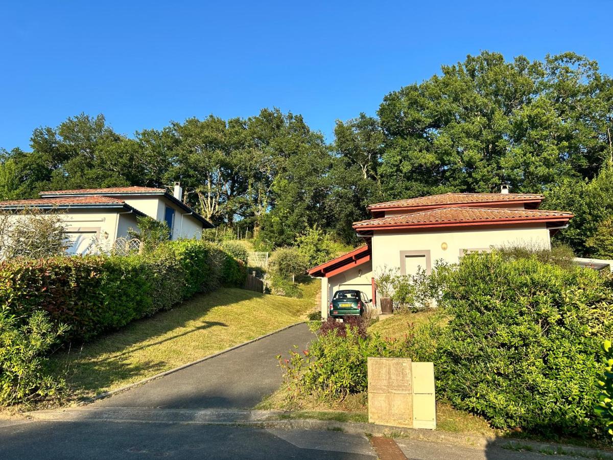 Trés belle villa 4 étoiles - 3 chambres - Terrasse et jardin - Bed and Breakfast Cambo-les-Bains
