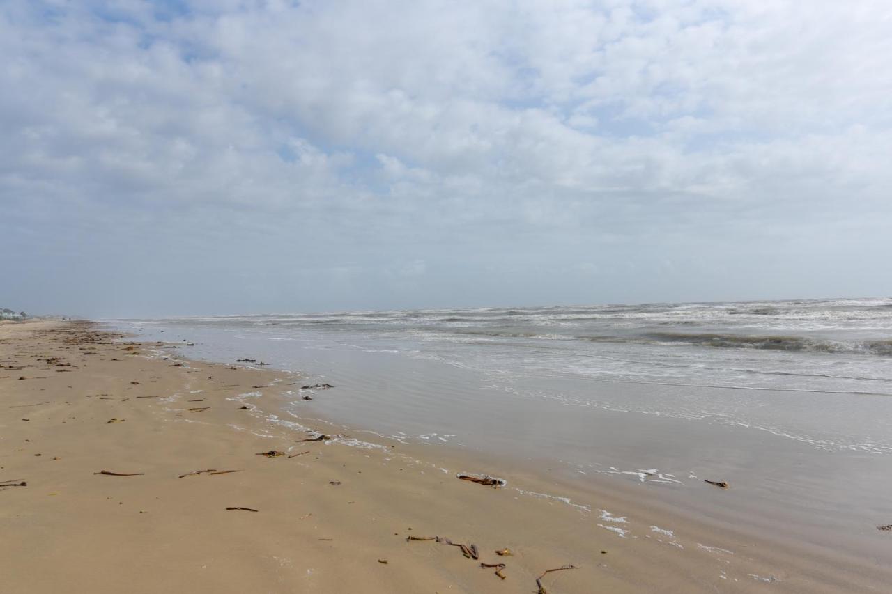 Walk to Beach Coastal Gem in Bolivar Peninsula! - B&B Bolivar Peninsula