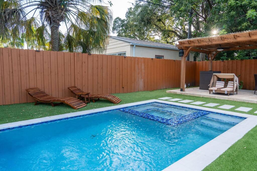 Luxury Retreat 3B ,2Ba POOL , Coral Gables Center - B&B Miami