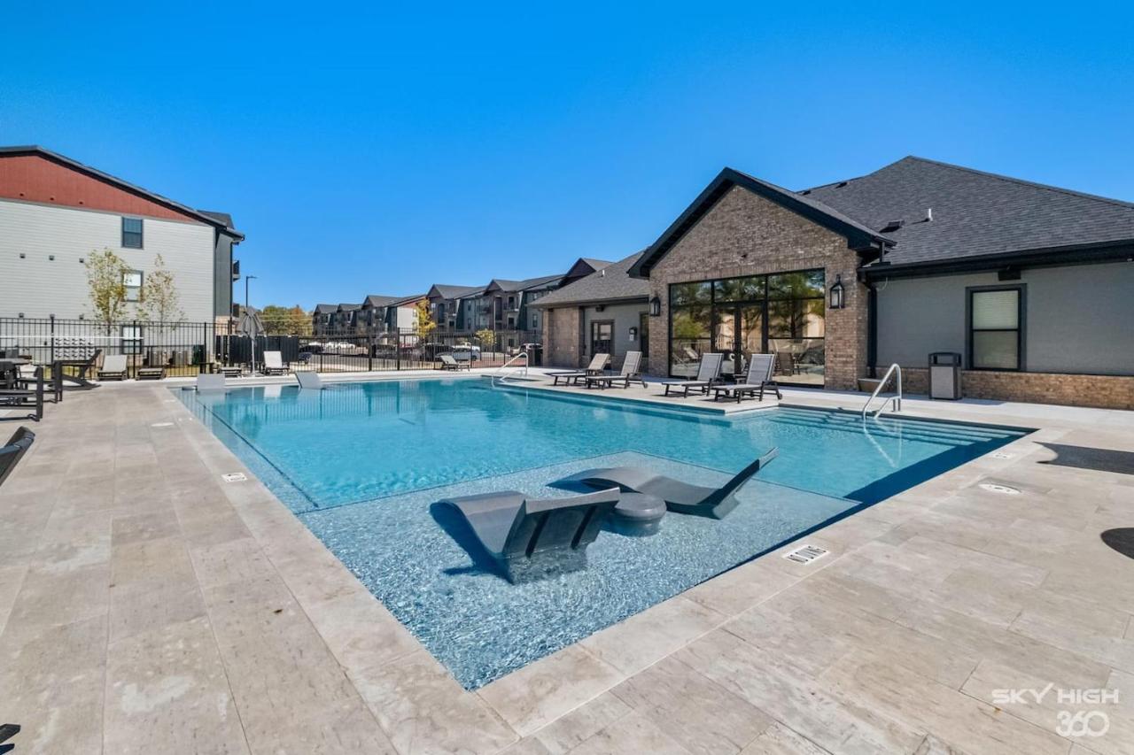 Trails End Here, Pool, King Beds, Gym, Lux Apt - B&B