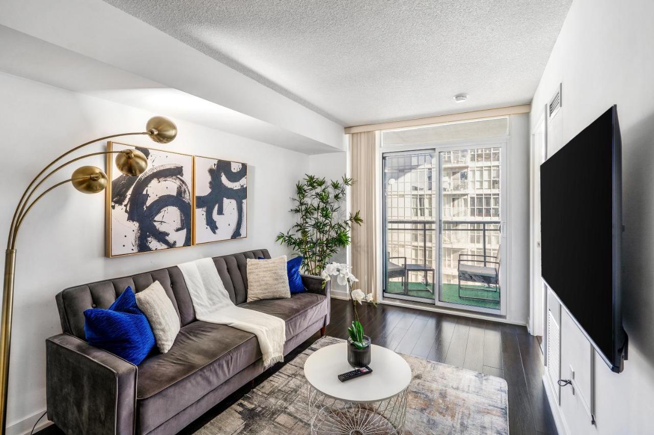 Exquisite condos by CN Tower with parking - B&B