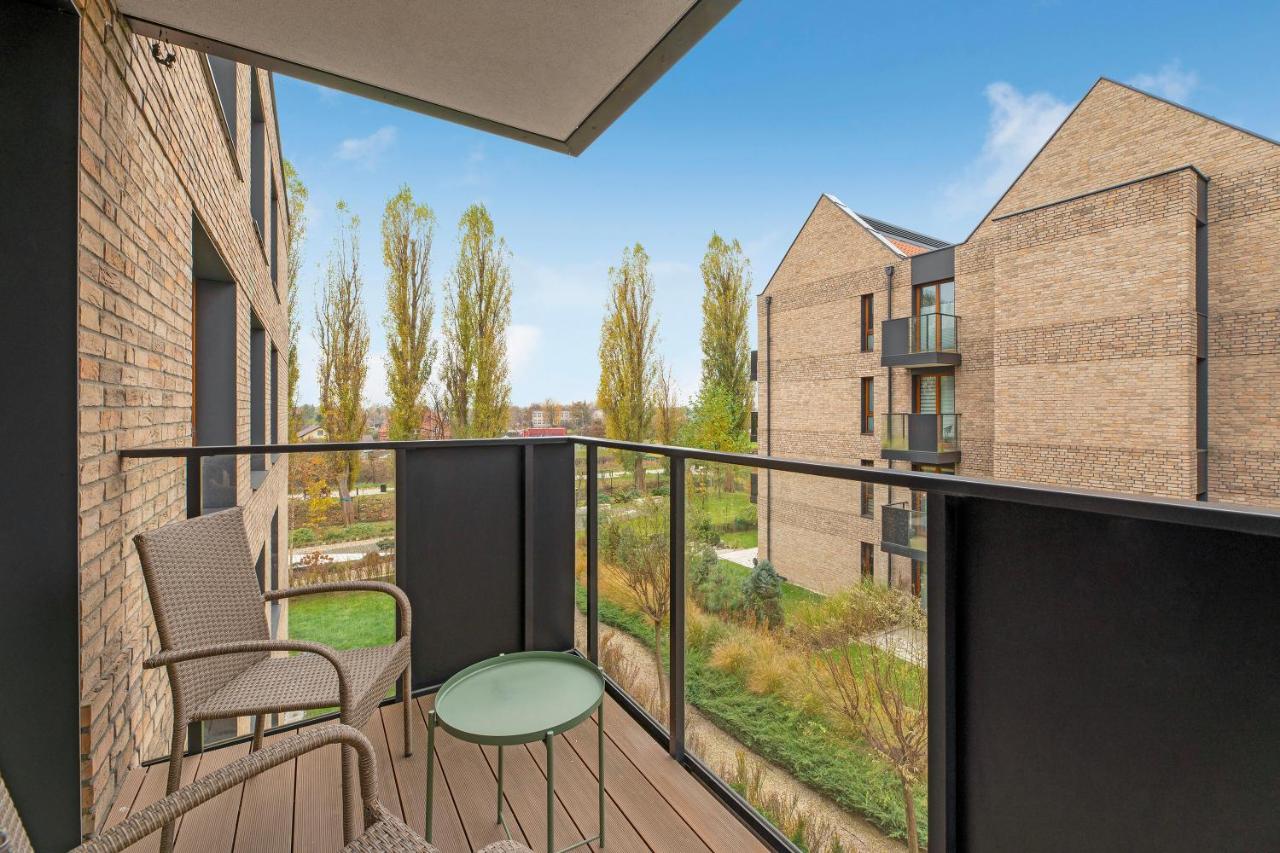 Front Park Apartments with Parking by Lion Apartments - Chambres d’hôtes