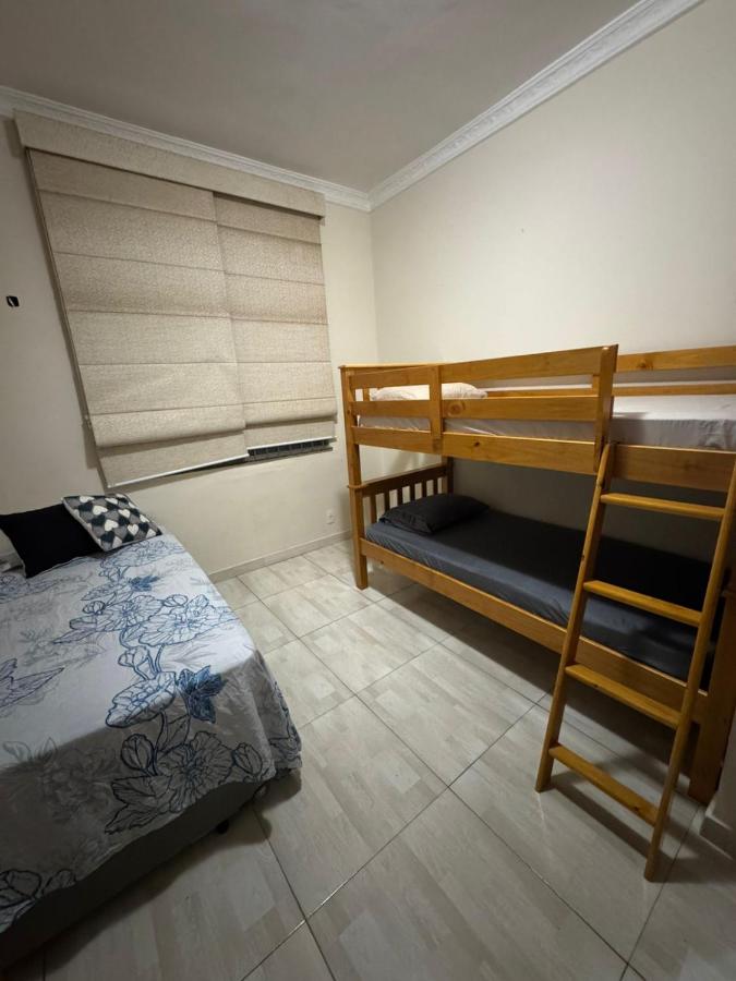 Apto confortável e completo em Copacabana- 2 quartos com split e wifi - Bed and Breakfast Rio de Janeiro