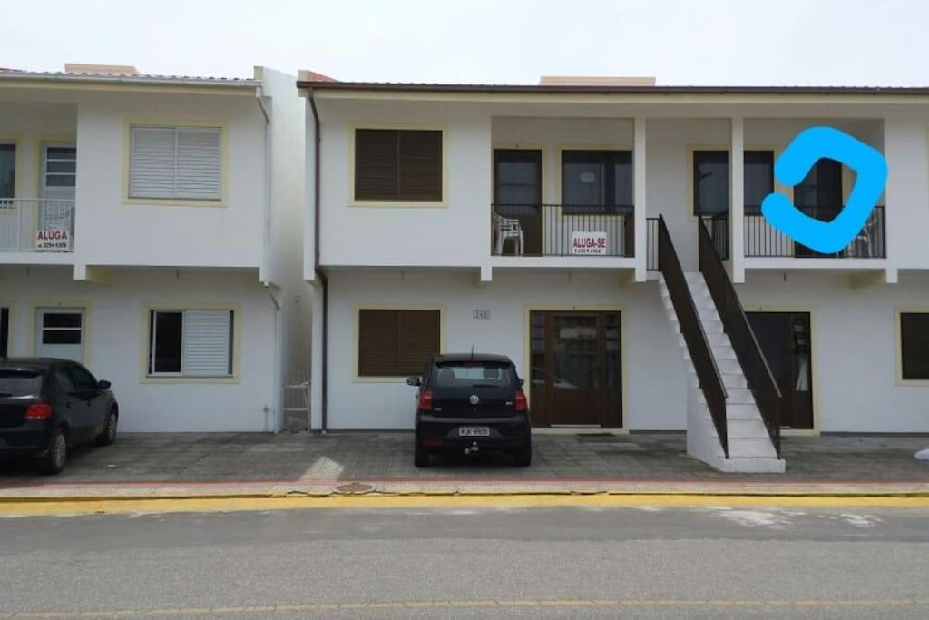 Apartamento no centro de Garopaba bem próximo a praia - Chambres d’hôtes