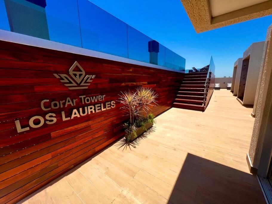 Los Laureles Towers - B&B