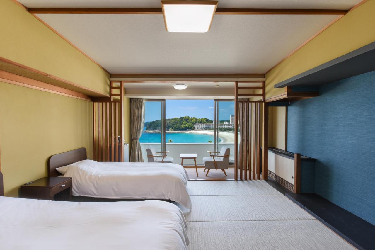 Standard Twin Room with Sea View