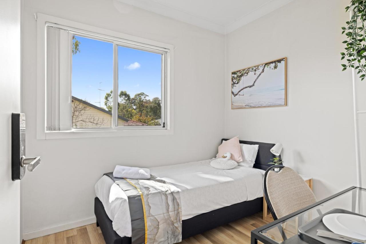 Single Room - Quaint Spot in Marayong - Centrally Located - Shared Bathroom - B&B Blacktown