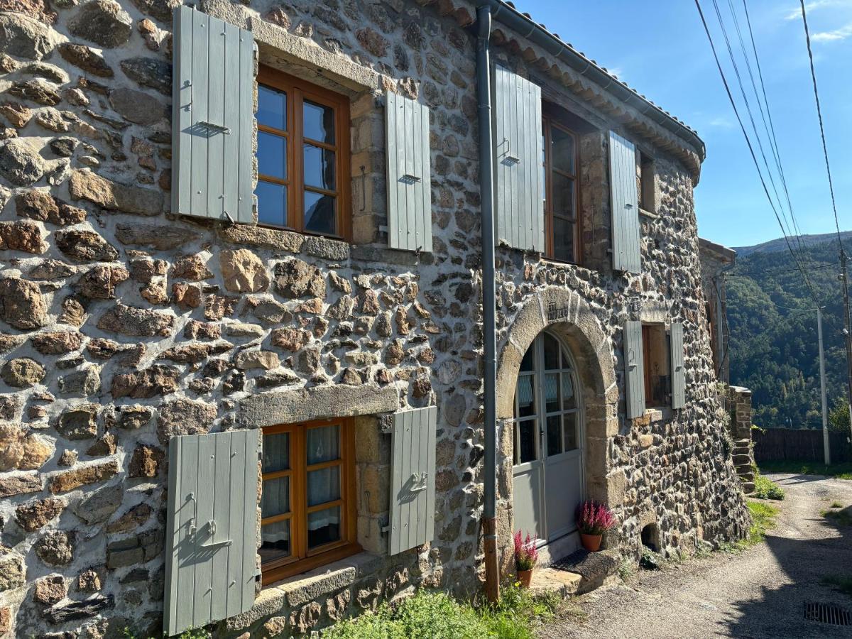Gîte et piscine au sein de La Bastide de la Breure - B&B Les Ollières-sur-Eyrieux