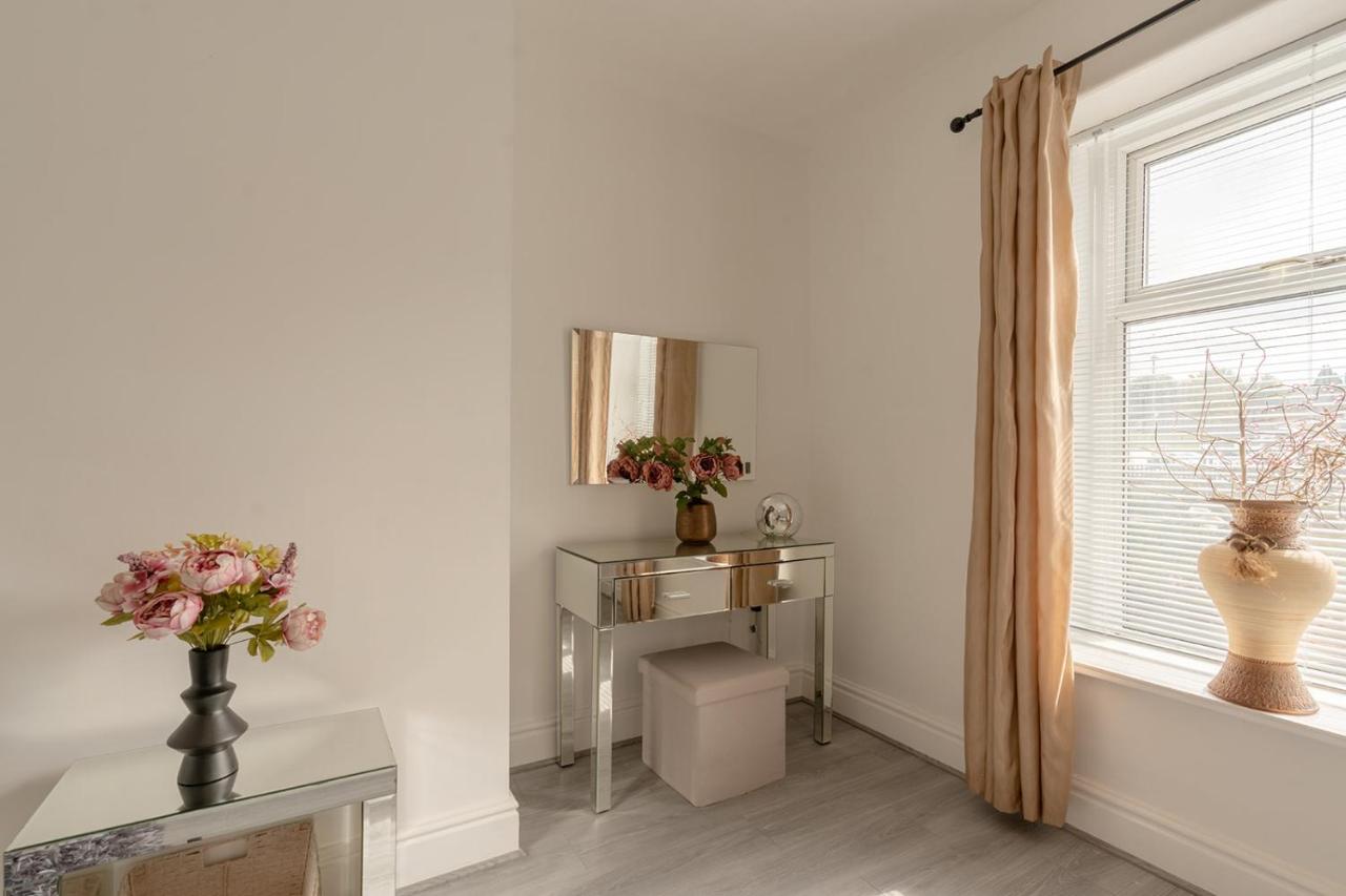 Chapel House, M65, Hospital, Good Parking - B&B Nelson
