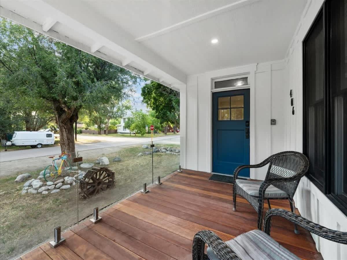 5 Bedroom - Located in Old Town Eagle - B&B