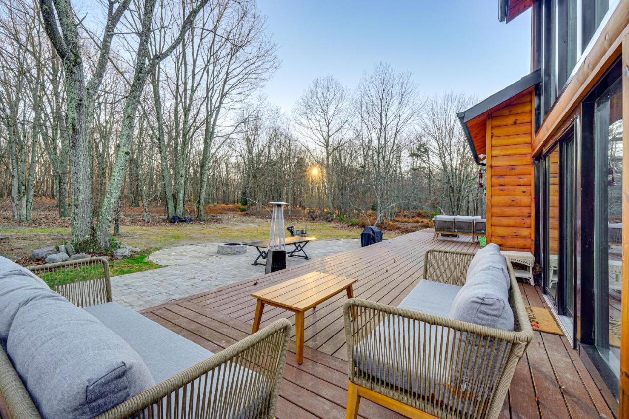 Ski, Hike and More Spacious Log Cabin in Long Pond - Ferienwohnung