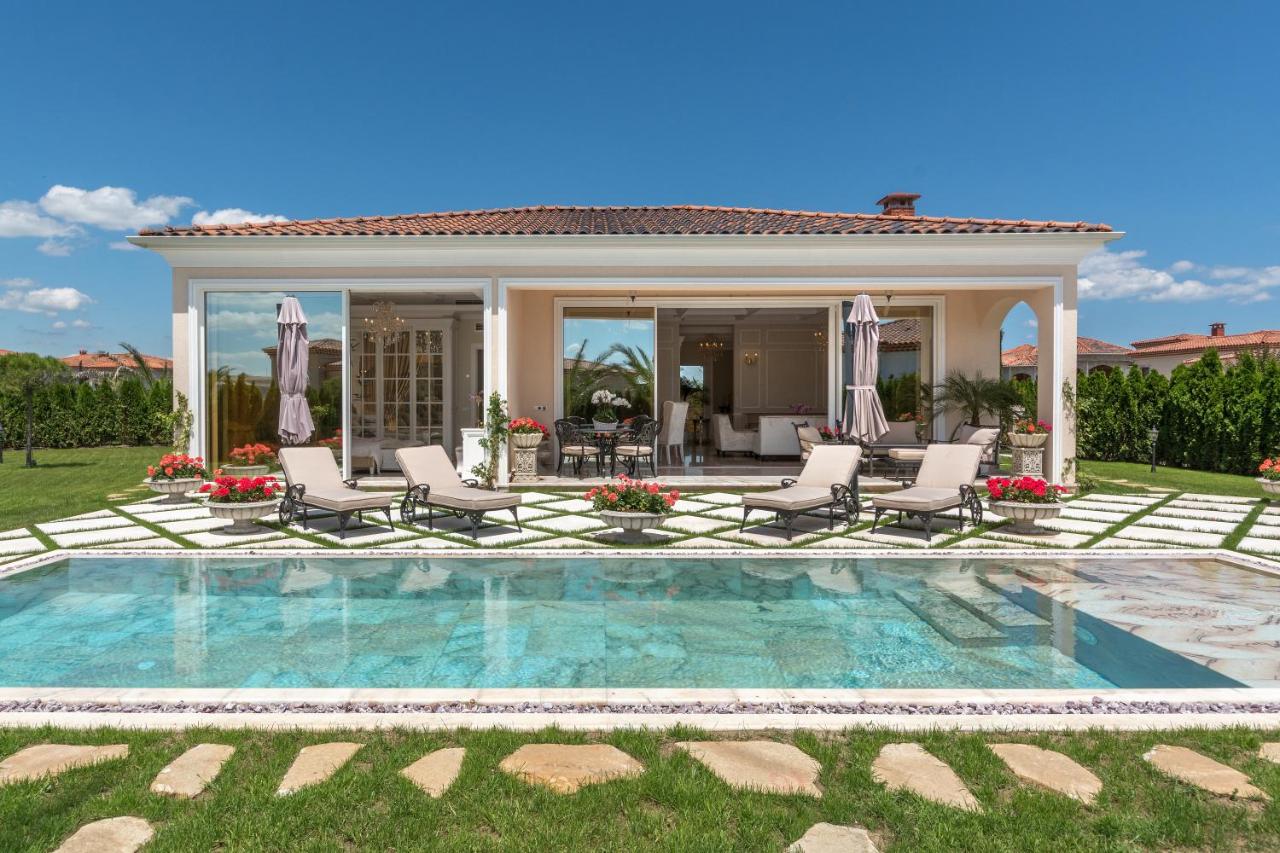 Luxus-Villa mit 2 Schlafzimmern und eigenem Pool