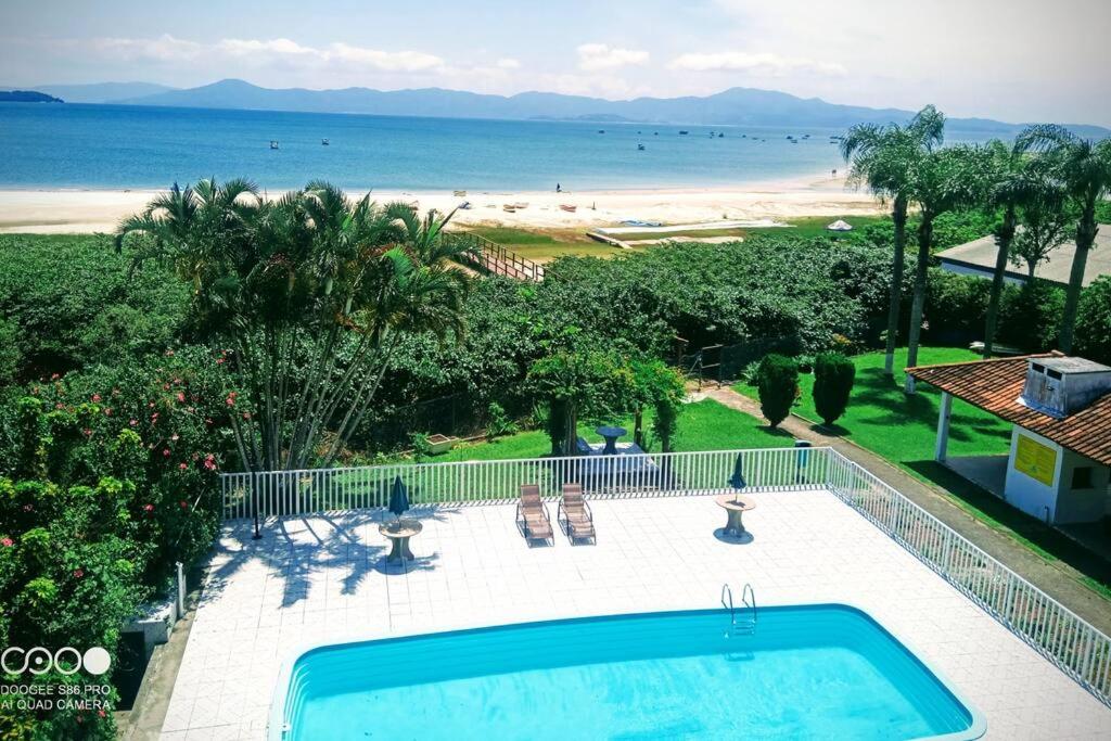 Lindo Apto - Pé na areia - Bed and Breakfast Florianópolis