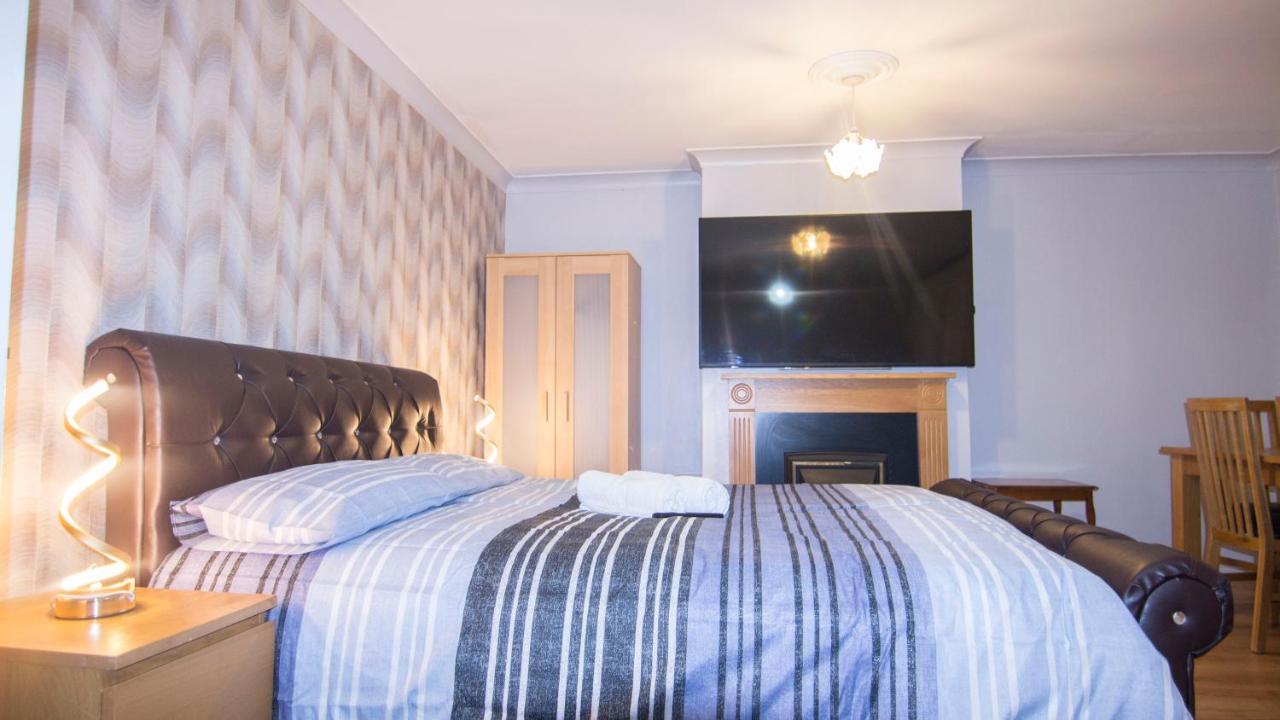 Birmingham city centre lovely family gateway - B&B