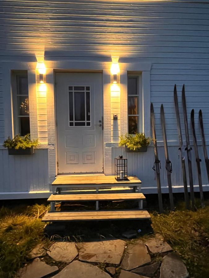 Cozy 1700s farmhouse on Seskarö Island - B&B
