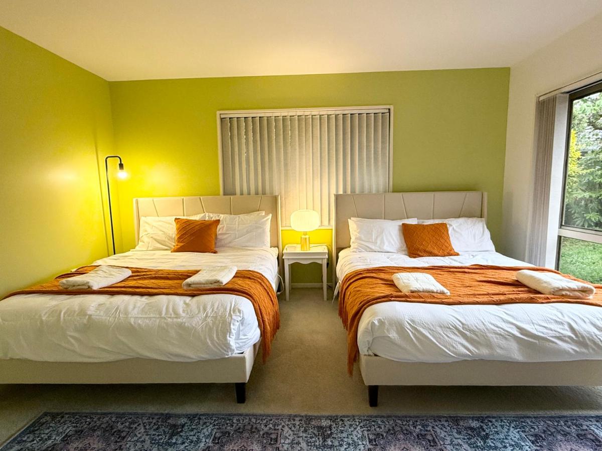 Large warm 4BRM family recharge in Halswell - Netflix, Massage chair - B&B