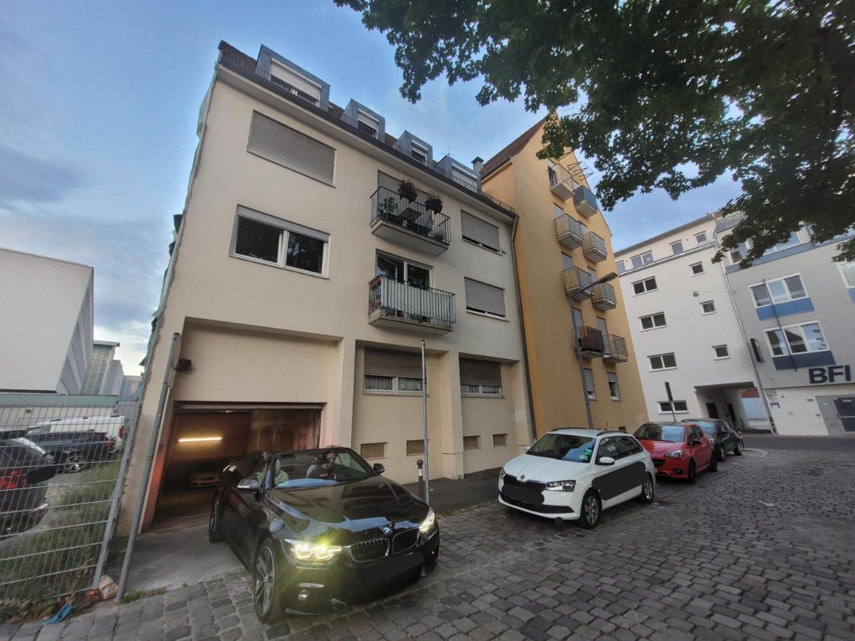 City center - 4 room apartment with kitchen and 2 bathrooms - Chambres d'hôtes Nuremberg