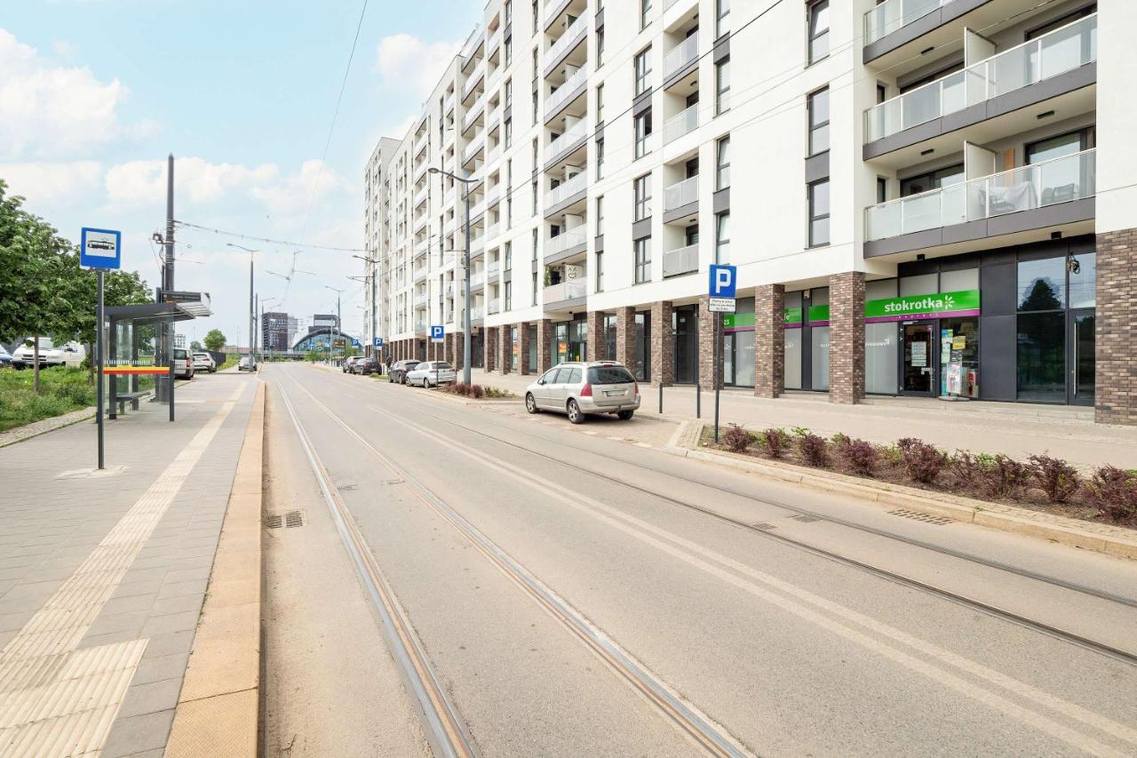 Elegancki Apartament z Klimatyzowanym Salonem, Wanną i Parkingiem w Centrum Łodzi by Renters Prestige - B&B