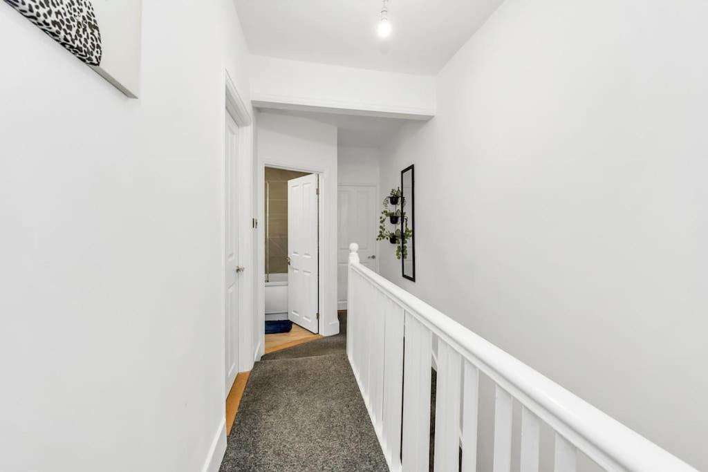 Wherstead Rd House Free Parking, Great for Long Stays - B&B