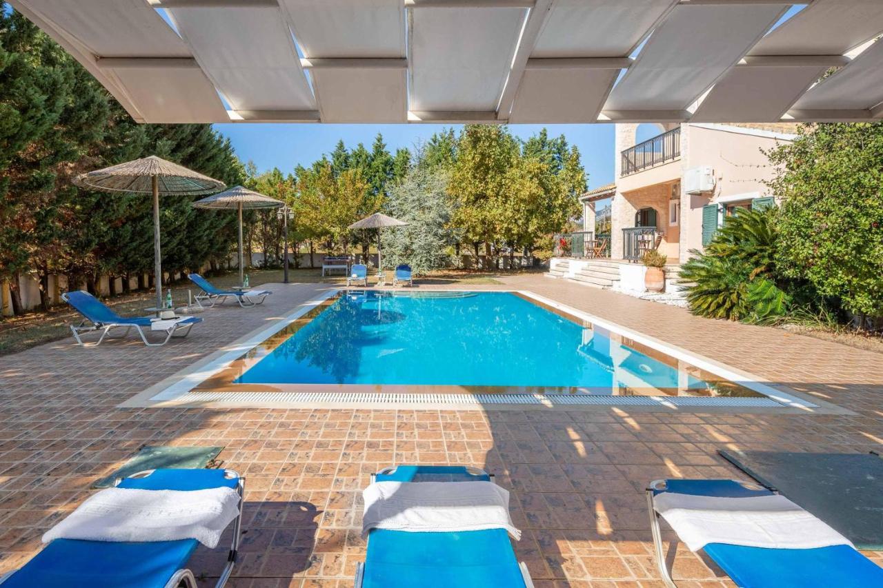 Villa Lefki Limni Retreat 300m from beach - Chambres d’hôtes Corfou