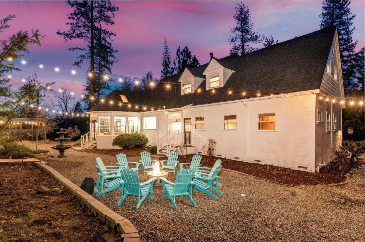 Yosemite Country House sleeps 20 w/ hot tub, firepit, bonus studio - Chambres d'hôtes Oakhurst