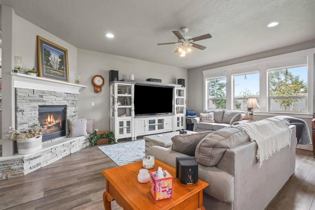 Easter Peak - B&B Nampa