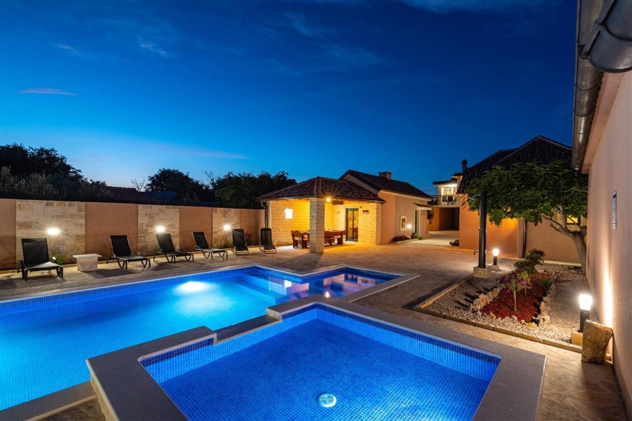 MY DALMATIA - Holiday home Lana with private heated pool and sauna - Chambres d’hôtes Perušić Benkovački
