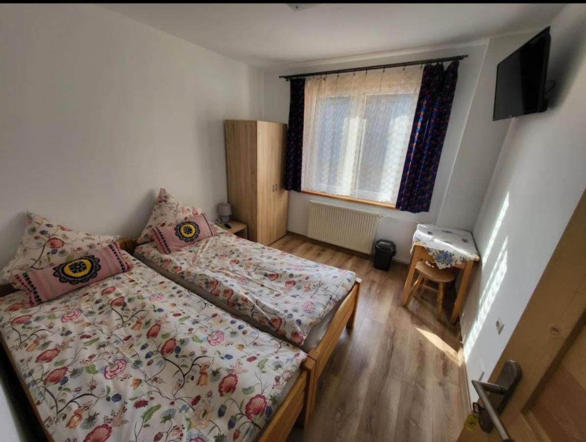 Zweibettzimmer mit eigenem Bad