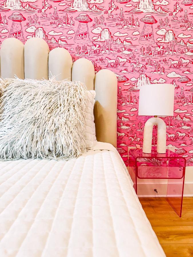 Cosmic Cowgirl - East Nash Stay Close to Broadway - Bed and Breakfast