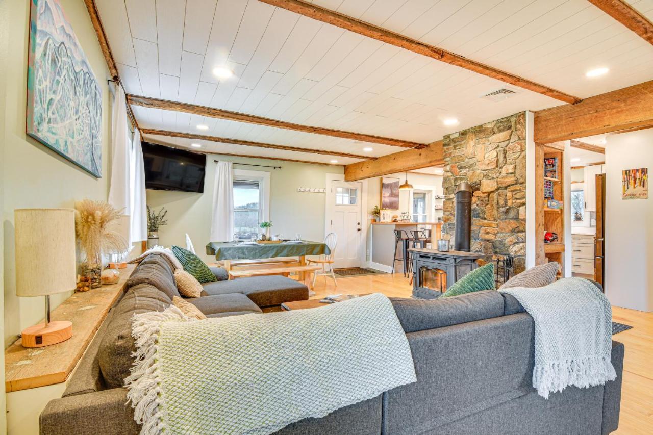 10 Mi to Skiing Historic Farmhouse in Maine! - Chambres d’hôtes Rumford