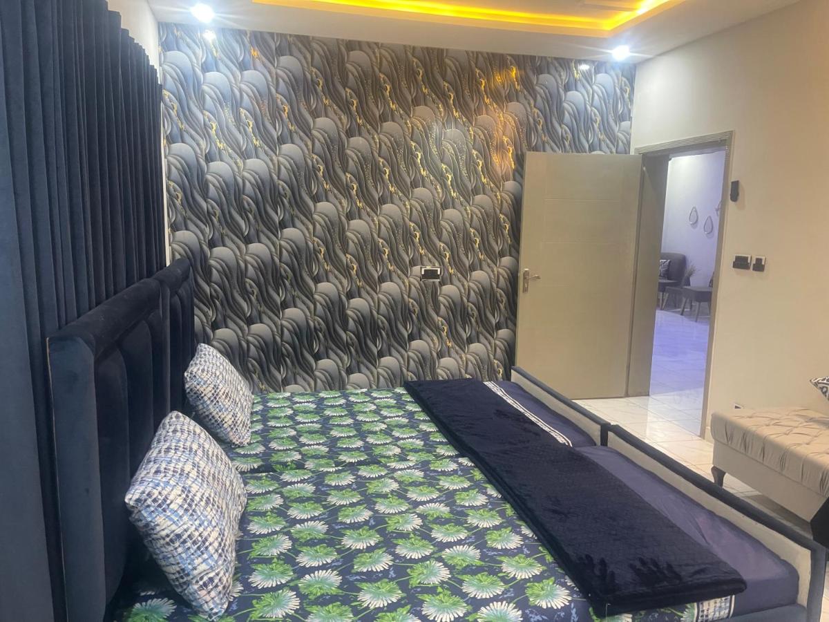 VELVET VIBES VILLA Near Islamabad Airport - Chambres d'hôtes Dhok Sandemar