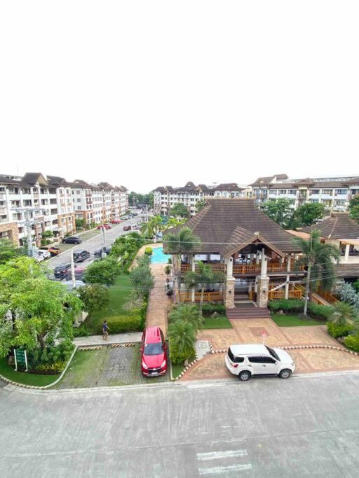 Minimalist Family 2BR Ground Floor Fast Wifi Free Pool beside SM Mall - Chambres d'hôtes Davao