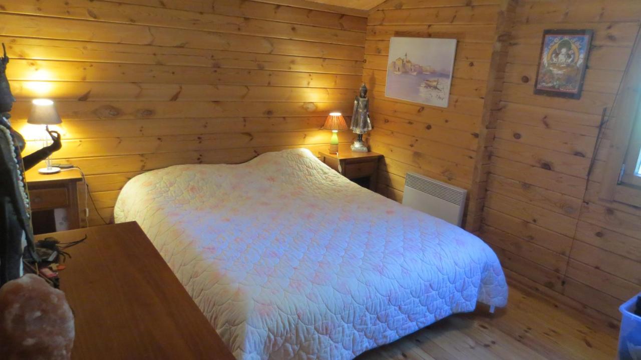 chalet 4 à 6 pers à la campagne 15 mn plages et Ajaccio grand terrain arboré calme assuré - Bed and Breakfast Afa