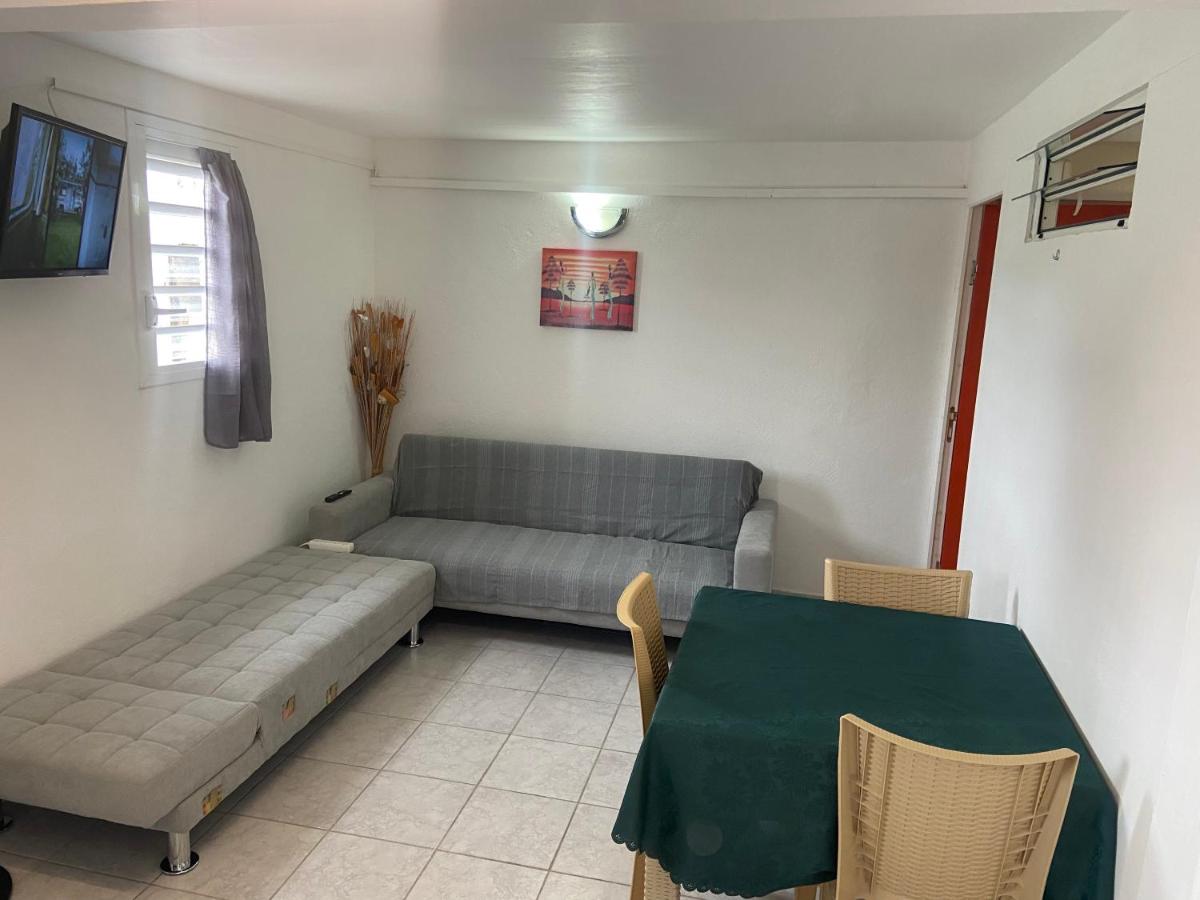 Logement de 40m2 avec terrasse, moderne et équipé - B&B Petit-Canal