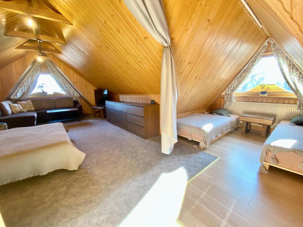 Apartment with Mountain View