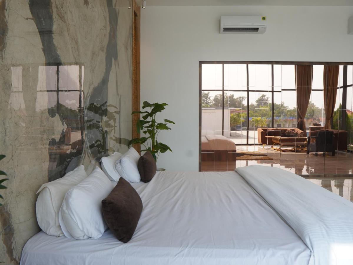 King Room with Pool View