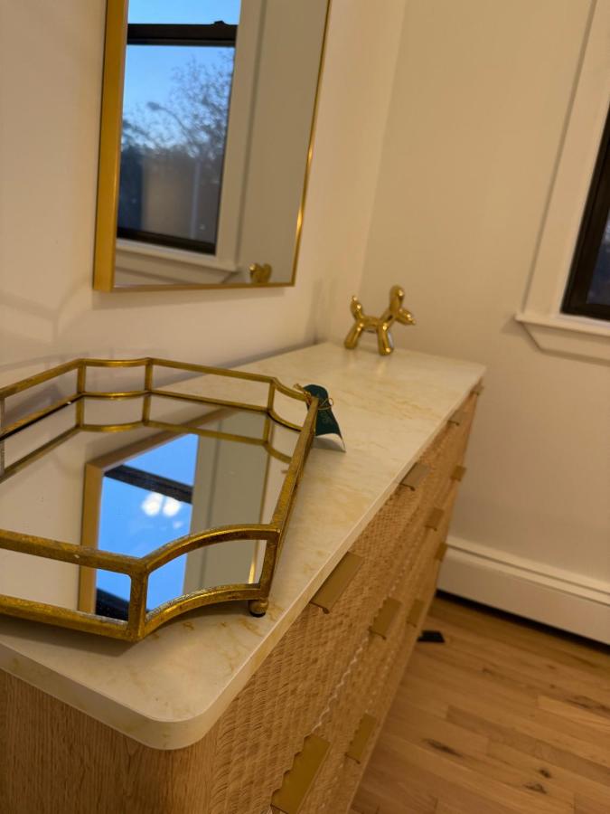Luxury Boutique Home - 4 Beds 1 Baths 25 minutes to NYC - Bed and Breakfast Jersey City
